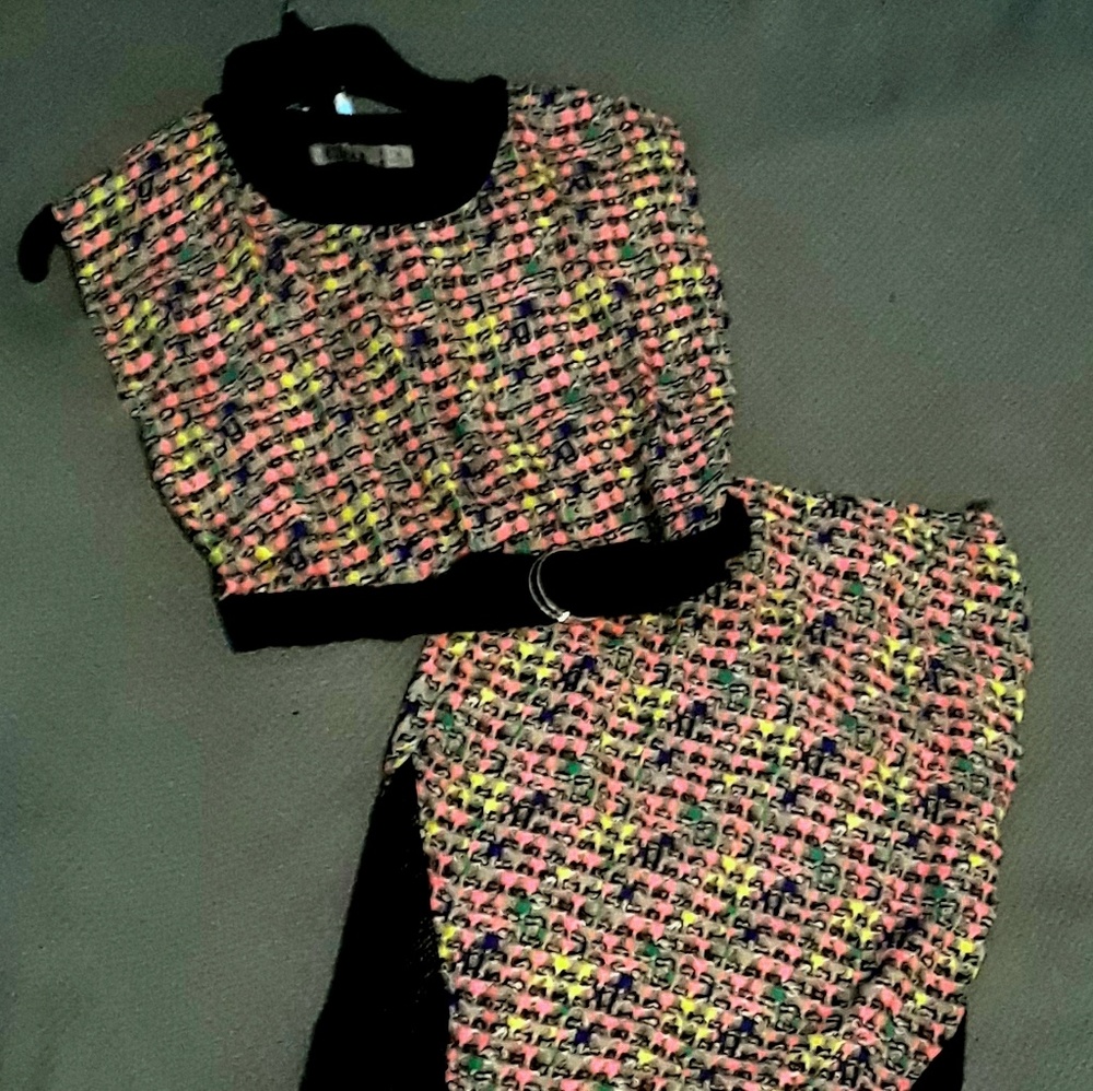Two Peice Set! 💝 Crop Top & Skirt 😊